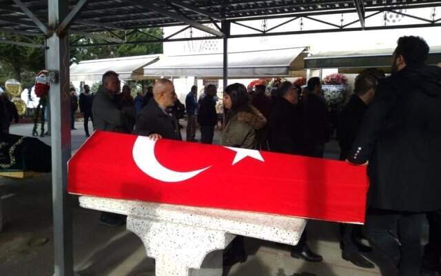 İlyas Salman, Ayşen Gruda'nın Cenaze Töreninde Tabutun Başından Ayrılmadı