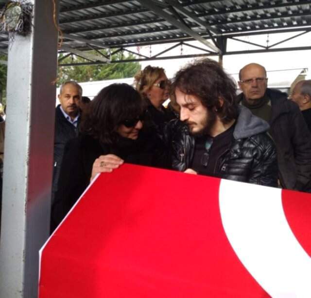 İlyas Salman, Ayşen Gruda'nın Cenaze Töreninde Tabutun Başından Ayrılmadı