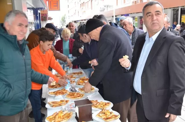 Karamürsel'de Şehitler İçin İkram Yapıldı