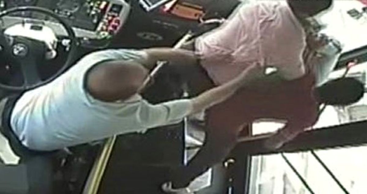 Özulaş Toplutaşım A.Ş. Otobüste Yaşanan Kavgaların Önüne Geçmek İçin Düğmeye Bastı