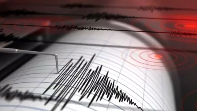 İzmir'de Korkutan Deprem İzmir'de Korkutan Deprem