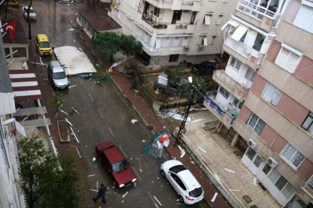 Antalya'da Denizde Çıkan Hortum, Cep Telefonu Kamerasıyla Saniye Saniye Görüntülendi