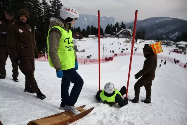Artvin'de Kızak Yarışları Yapıldı