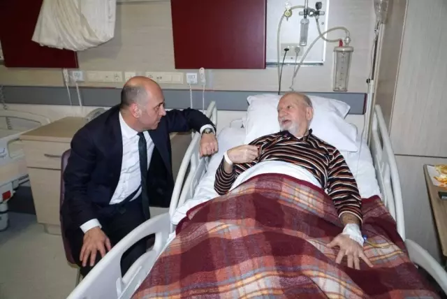 forumagel.com Tören Sırasında Fenalaşan Atatürkçü Düşünce Derneği Başkanı'na İlk Müdahaleyi AK Parti'li Belediye B forumagel.com Tören Sırasında Fenalaşan Atatürkçü Düşünce Derneği Başkanı'na İlk Müdahaleyi AK Parti'li Belediye B