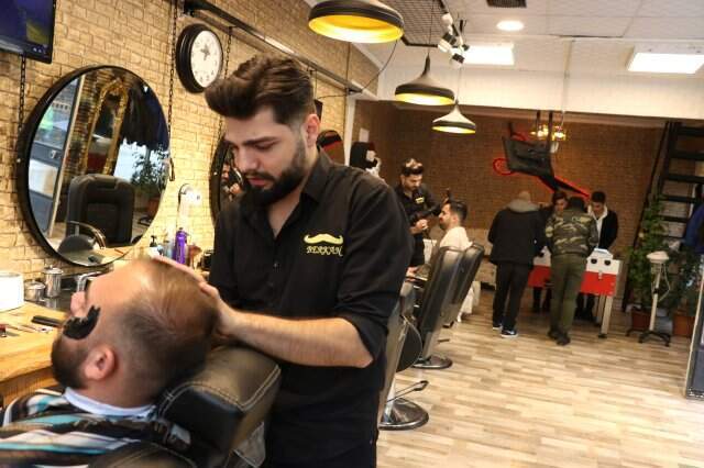 Bu Berberde Sıra Bekleyenler Sıkılmıyor