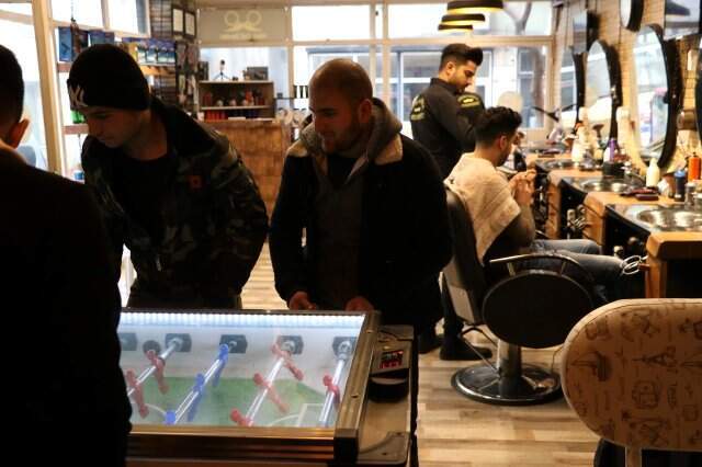 Bu Berberde Sıra Bekleyenler Sıkılmıyor
