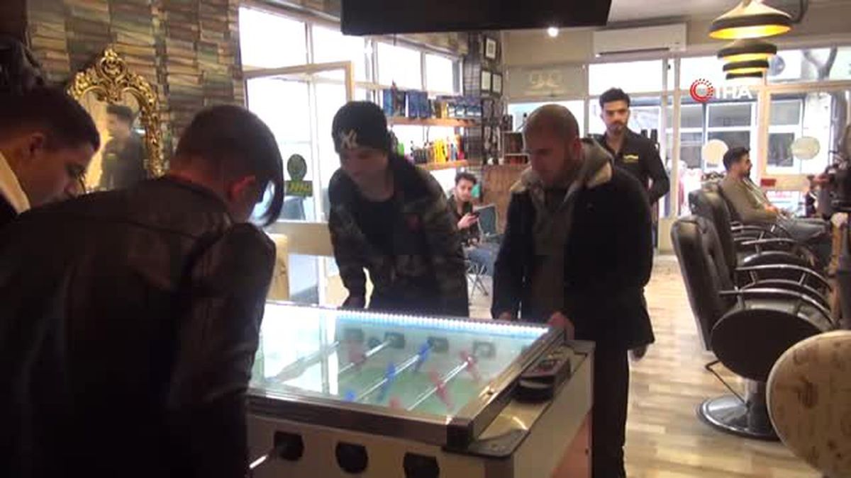 Bu Berberde Sıra Bekleyenler Sıkılmıyor! Müşteriler Ücretsiz Faydalanıyor