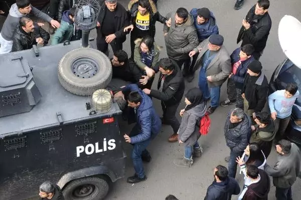 forumagel.com 11 Yaşındaki Çocuğa Cinsel İstismar Girişiminde Bulunan Sapık, Öfkeli Kalabalık Tarafından Linç Edil forumagel.com 11 Yaşındaki Çocuğa Cinsel İstismar Girişiminde Bulunan Sapık, Öfkeli Kalabalık Tarafından Linç Edil