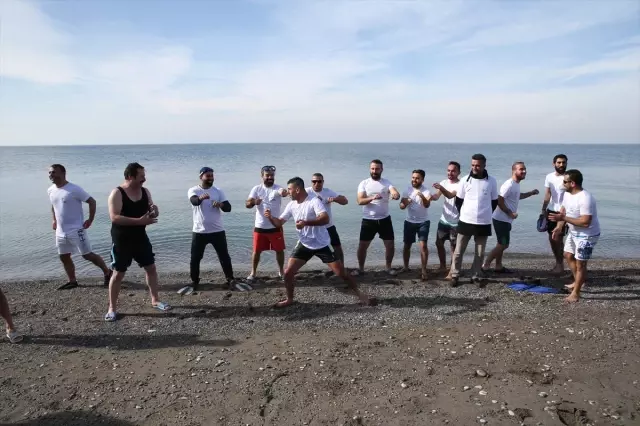 Dondurucu Soğukta Van Gölü'nde Yüzdüler Dondurucu Soğukta Van Gölü'nde Yüzdüler