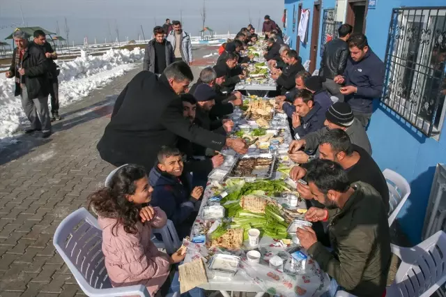 Dondurucu Soğukta Van Gölü'nde Yüzdüler Dondurucu Soğukta Van Gölü'nde Yüzdüler