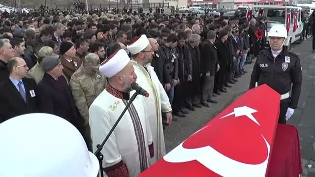 İzmir’de Yol Kontrolü Sağlarken Kazada Şehit Olan Polis Memuru Son Yolculuğuna Uğurlandı