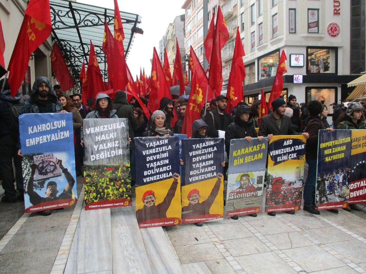 Kadıköy'de Maduro'ya Destek Yürüyüşü
