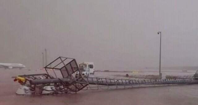 Son Dakika! Antalya Havalimanında Fırtına Nedeniyle Otobüs Devrildi: 12 Yaralı Var