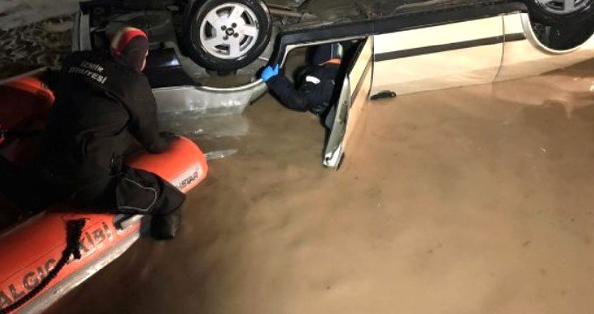 Su Basan Alt Geçitteki Aracı Gören Vatandaşlar, Ekipleri Alarma Geçirdi