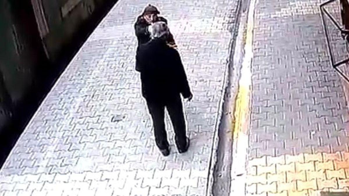 68 Yaşındaki Talihsiz Adamın, Öldürülme Anı Kamerada!