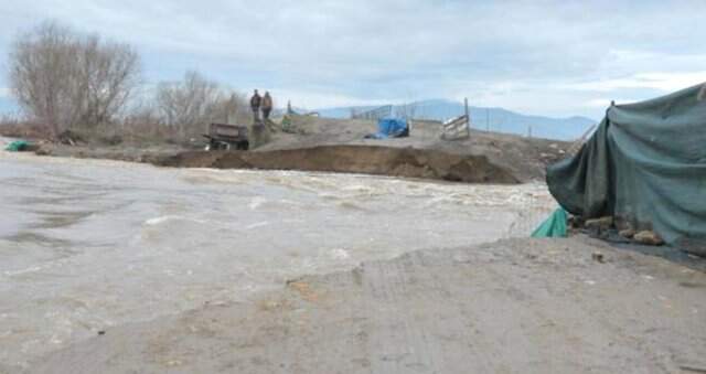 Büyük Menderes Nehri Taştı, 5 Bin Dekar Tarım Arazisi Arazi Su Altında Kaldı