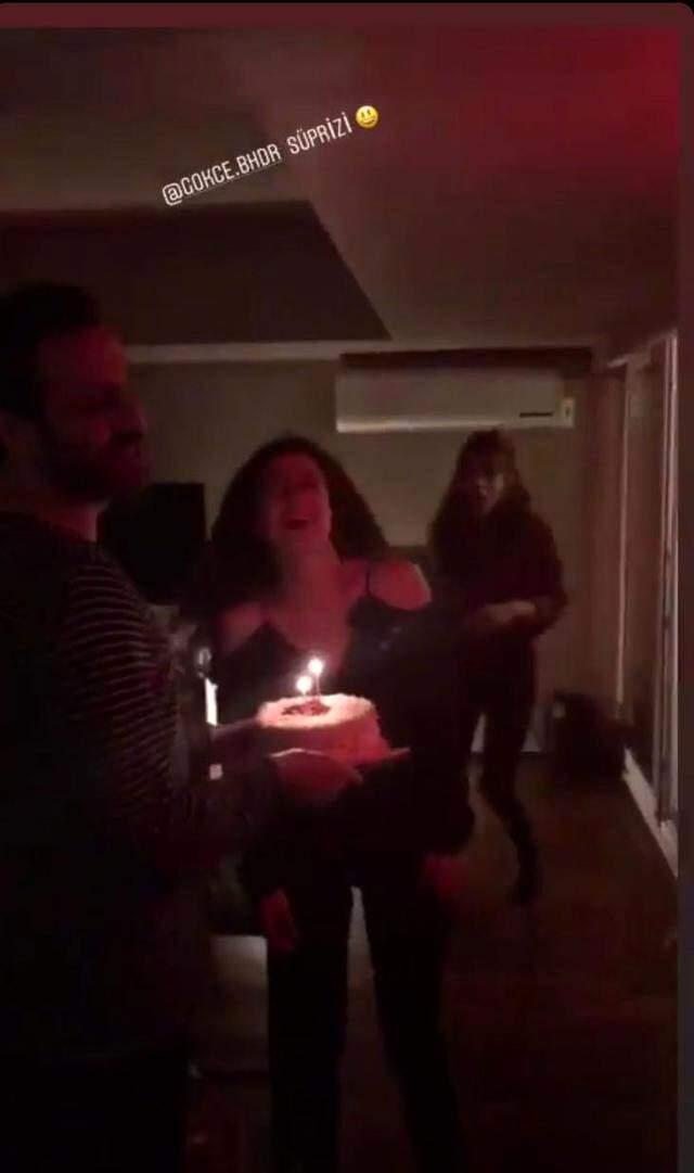 Erkan Kolçak Köstengil, Eşi, Cansu Tosuna Süpriz Doğum Günü Partisi Düzenledi!