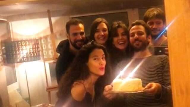 Erkan Kolçak Köstengil, Eşi, Cansu Tosuna Süpriz Doğum Günü Partisi Düzenledi!