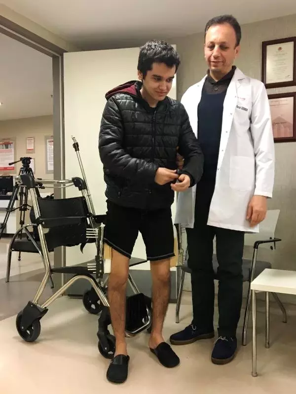1.63'lük Onur, 1.70 Olmak İçin Zorlu Ameliyatı Göze Aldı 1.63'lük Onur, 1.70 Olmak İçin Zorlu Ameliyatı Göze Aldı