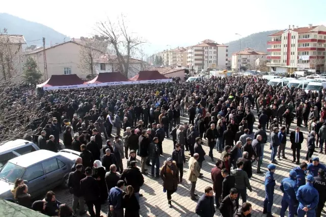 Ankara'daki Feci Kazada Hayatını Kaybeden 6 Kişi Son Yolculuğuna Uğurlandı