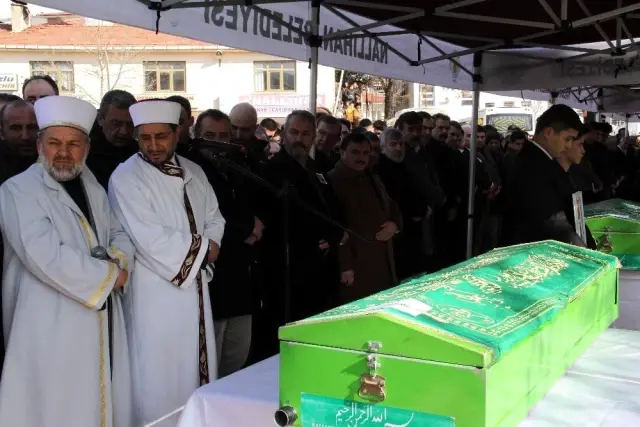 Ankara'daki Feci Kazada Hayatını Kaybeden 6 Kişi Son Yolculuğuna Uğurlandı