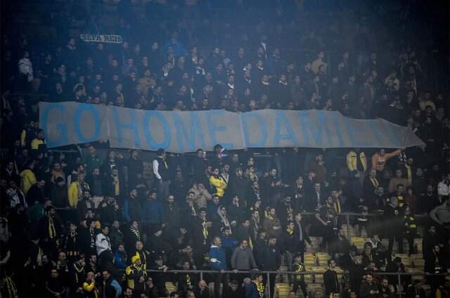 Fenerbahçe Tribünlerinde 'Evine Dön Damien' Pankartı Açıldı