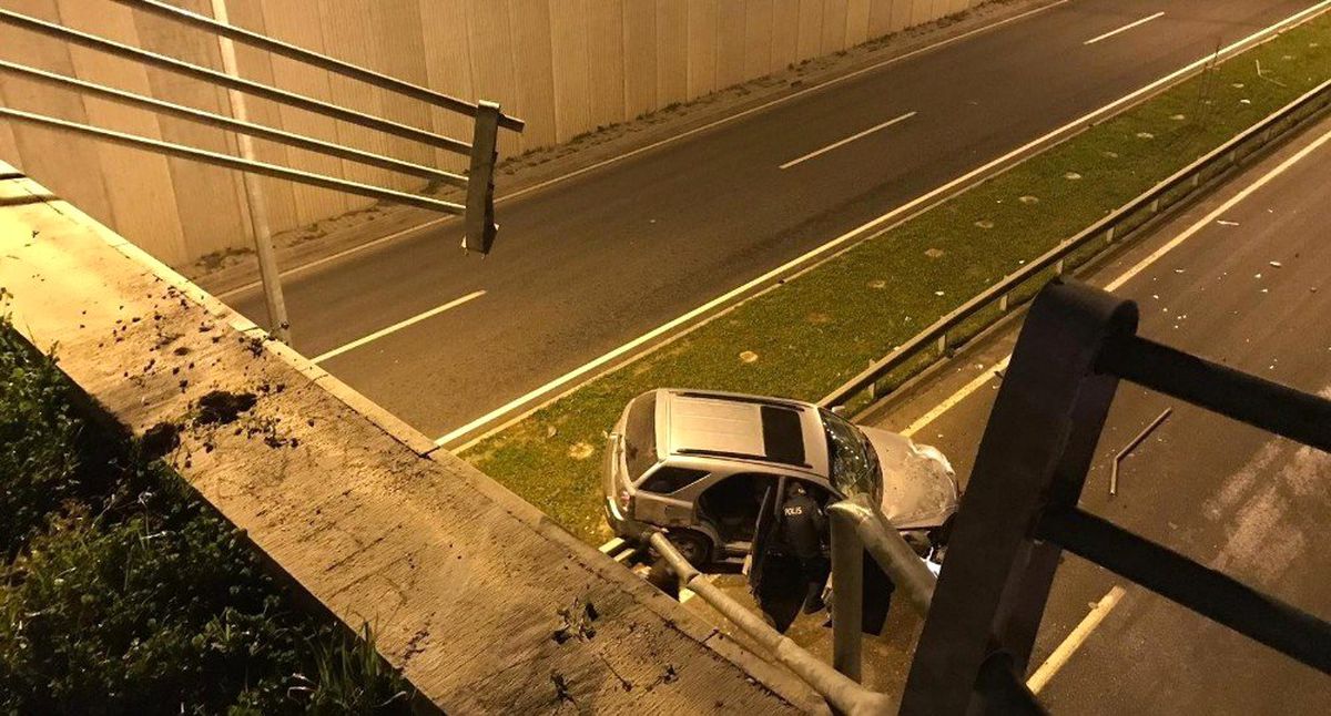 Kontrolden Çıkan Cip Üst Geçitten Uçtu: 2 Yaralı