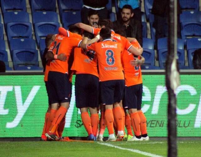 Lider Medipol Başakşehir, Kasımpaşa'yı 2-0 ile Geçti