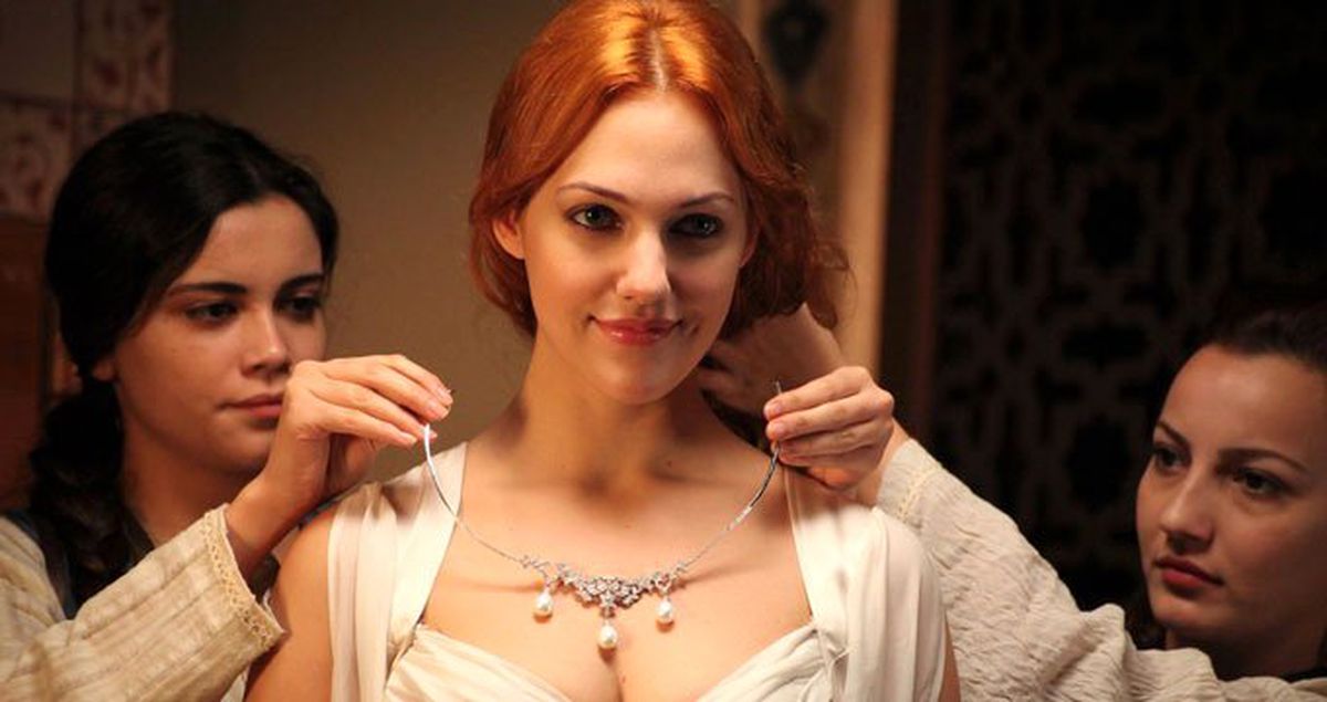 Meryem Uzerli Bacak Pozuyla Instagram'ı Salladı