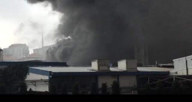Son Dakika! İstanbul'da Alkollü İçecek Fabrikası Alev Alev Yanıyor!