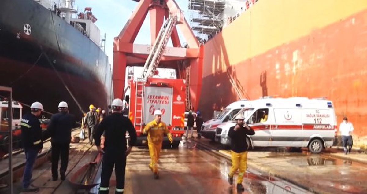 Tuzla'da, Tersanedeki Bir Gemide Yangın Çıktı! 8 Kişi Yaralandı