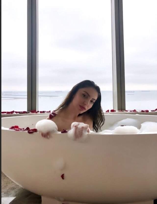 Tuğçe Aral, 'Makyaj Yok, Popo Var' Notunu Eklediği Fotoğrafla Olay Oldu