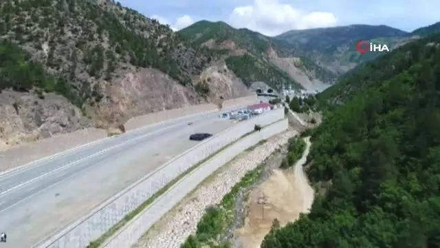 Zigana Tüneli'nin İnşaatı Yarılandı Zigana Tüneli'nin İnşaatı Yarılandı