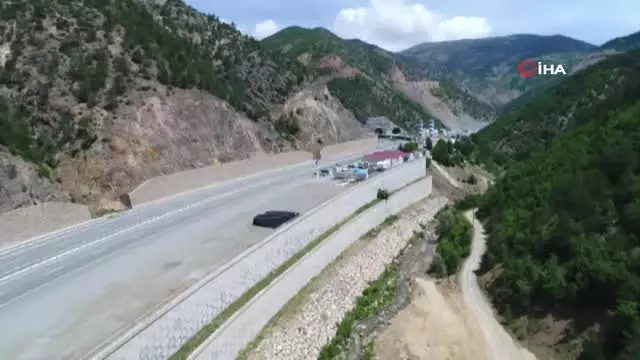 Zigana Tüneli'nin İnşaatı Yarılandı Zigana Tüneli'nin İnşaatı Yarılandı