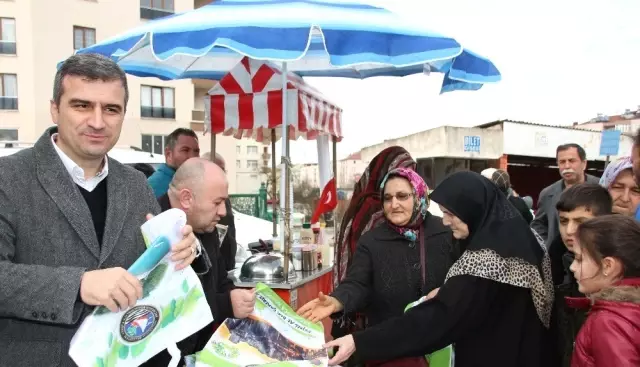 Başkan Yemenici Bez Torba Dağıttı Başkan Yemenici Bez Torba Dağıttı