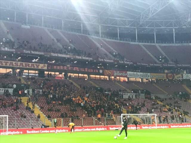 Galatasaray Tribünleri Boluspor Maçında 'Taraftar Çıldırdı Forvet İstiyor' Tezahüratında Bulundu