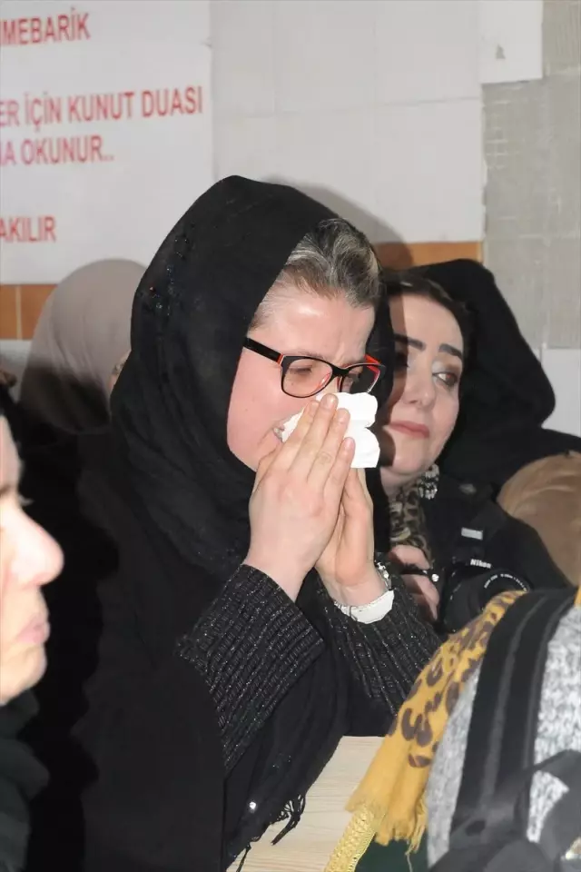 Gemi Yangınında Hayatını Kaybedenler Son Yolculuğuna Uğurlanıyor Gemi Yangınında Hayatını Kaybedenler Son Yolculuğuna Uğurlanıyor