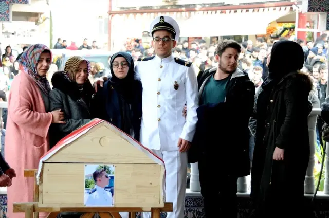 Gemi Yangınında Hayatını Kaybedenler Son Yolculuğuna Uğurlanıyor