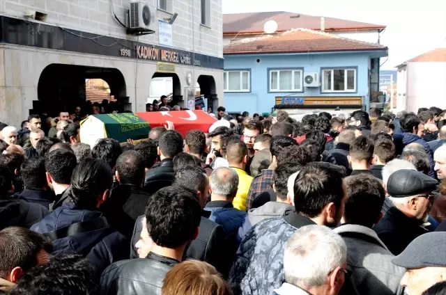 Gemi Yangınında Hayatını Kaybedenler Son Yolculuğuna Uğurlanıyor