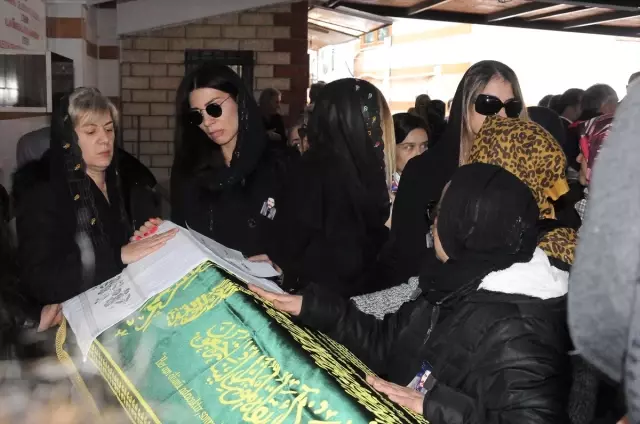 Gemi Yangınında Hayatını Kaybedenler Son Yolculuğuna Uğurlanıyor Gemi Yangınında Hayatını Kaybedenler Son Yolculuğuna Uğurlanıyor