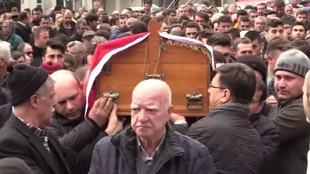 Gemi Yangınında Hayatını Kaybedenler Son Yolculuklarına Uğurlanıyor