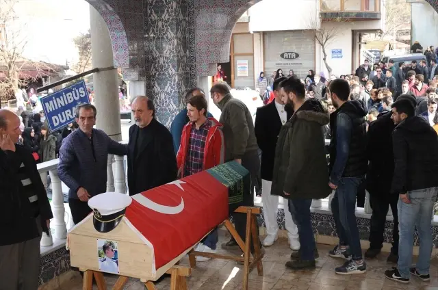 Gemi Yangınında Hayatını Kaybedenler Son Yolculuğuna Uğurlanıyor