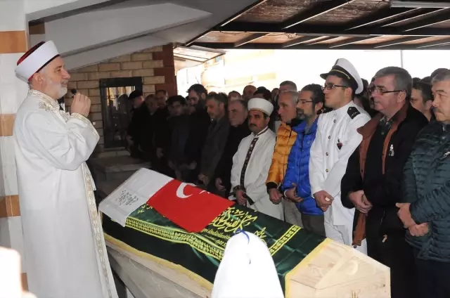 Gemi Yangınında Hayatını Kaybedenler Son Yolculuğuna Uğurlanıyor Gemi Yangınında Hayatını Kaybedenler Son Yolculuğuna Uğurlanıyor