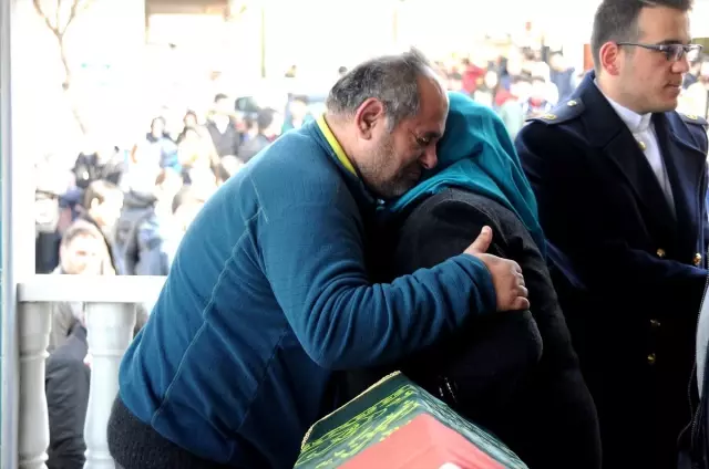Gemi Yangınında Hayatını Kaybedenler Son Yolculuğuna Uğurlanıyor