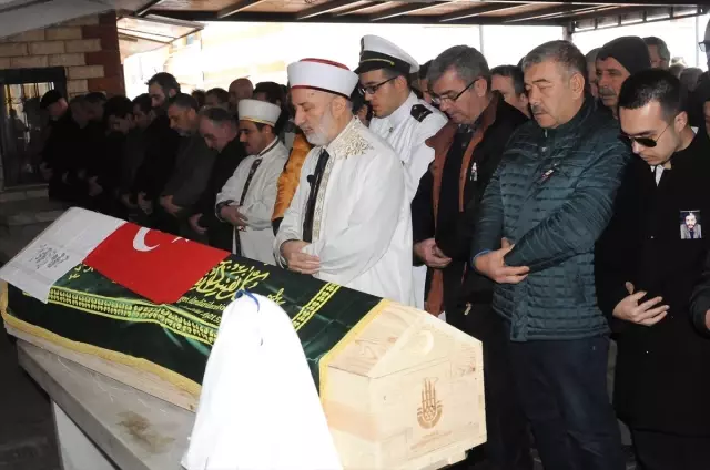 Gemi Yangınında Hayatını Kaybedenler Son Yolculuğuna Uğurlanıyor Gemi Yangınında Hayatını Kaybedenler Son Yolculuğuna Uğurlanıyor