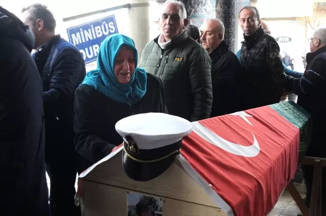 Gemi Yangınında Hayatını Kaybedenler Son Yolculuğuna Uğurlanıyor
