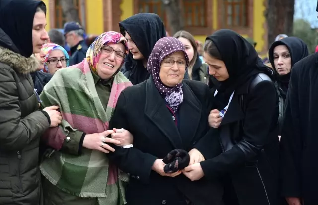 Gemi Yangınında Hayatını Kaybedenler Son Yolculuğuna Uğurlanıyor