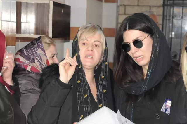 Gemi Yangınında Hayatını Kaybedenler Son Yolculuğuna Uğurlanıyor Gemi Yangınında Hayatını Kaybedenler Son Yolculuğuna Uğurlanıyor