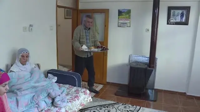 Hayatını Felçli Eşi ve Als Hastası 2 Kızına Adadı Hayatını Felçli Eşi ve Als Hastası 2 Kızına Adadı