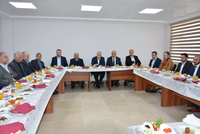 İlim Yayma Cemiyeti Adana Şube Başkanı Hüseyin Çomu, Güven Tazeledi